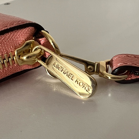 Micheal Kors Wallet - Picture 4 of 5